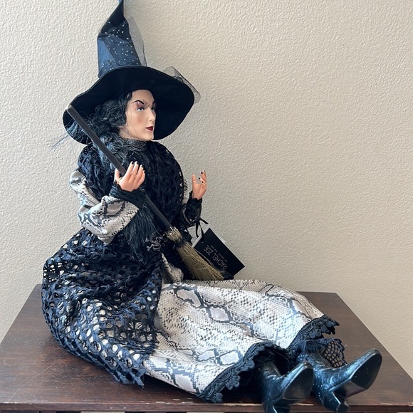 Halloween Witch Doll w/Skull Black Lace Faux Snake Skin Dress 25" Shelf Sitter - Picture 6 of 6